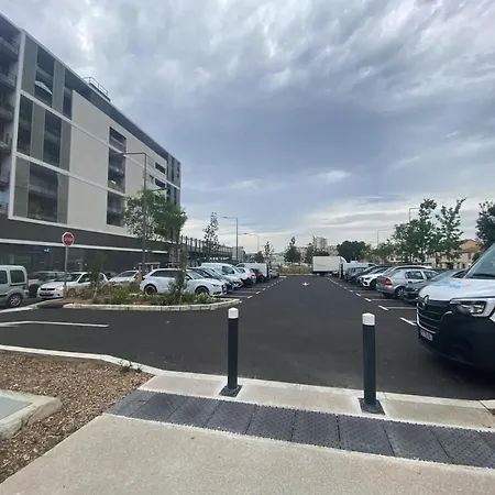 Spacieux Avec Grande Terrasse 公寓 *