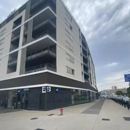 Spacieux Avec Grande Terrasse 公寓